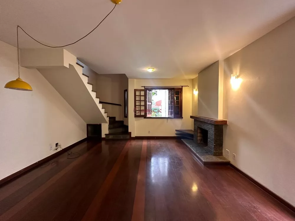 Casa à venda com 2 quartos, 90m² - Foto 2