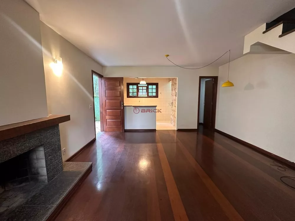 Casa à venda com 2 quartos, 90m² - Foto 4