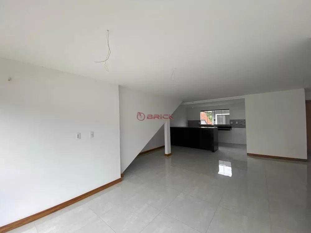 Casa à venda com 3 quartos, 142m² - Foto 3