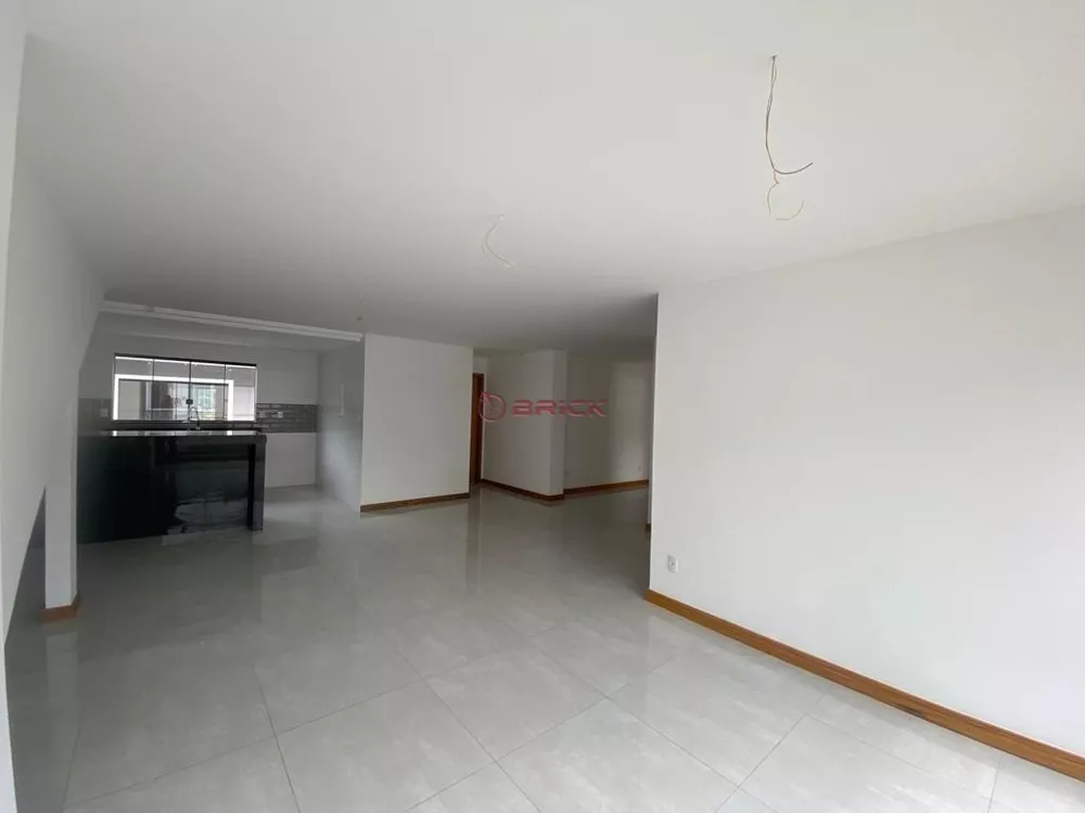 Casa à venda com 3 quartos, 142m² - Foto 2