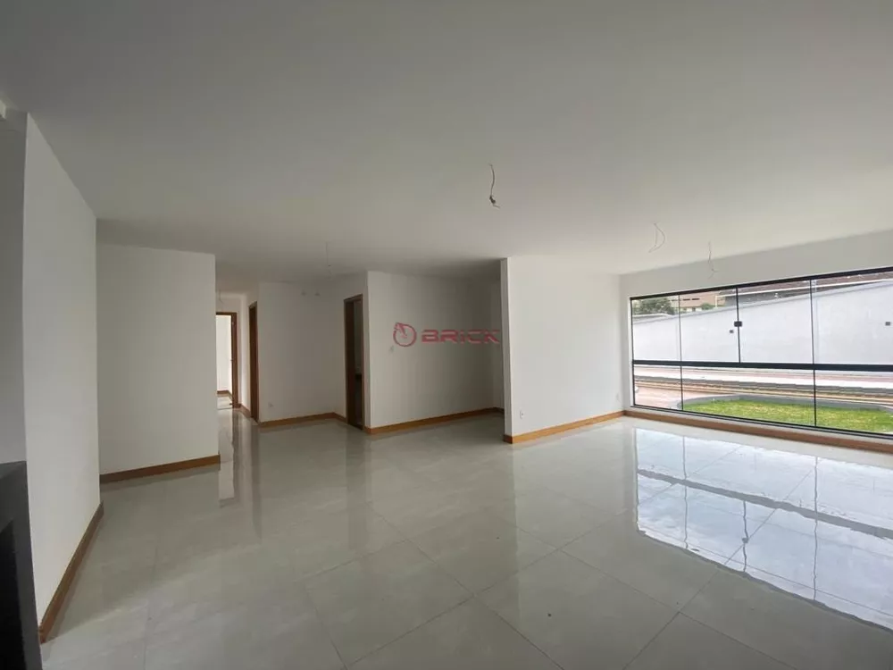 Casa à venda com 3 quartos, 142m² - Foto 1