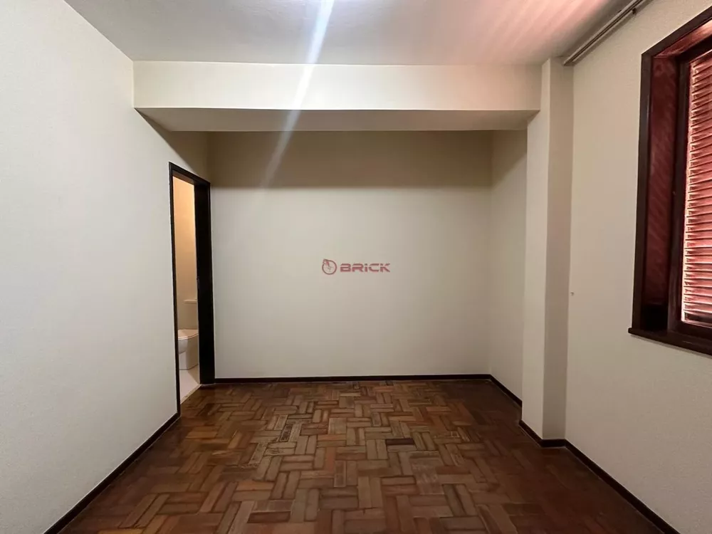 Casa à venda com 4 quartos, 227m² - Foto 7