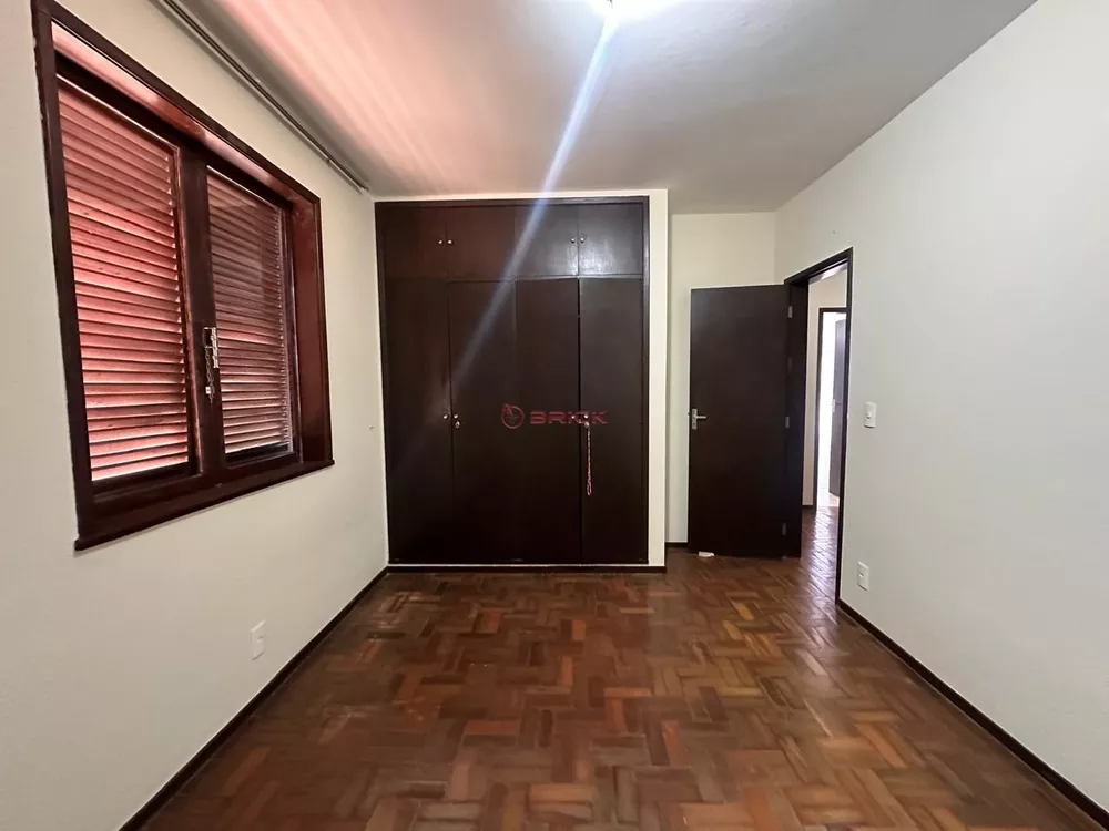 Casa à venda com 4 quartos, 227m² - Foto 8