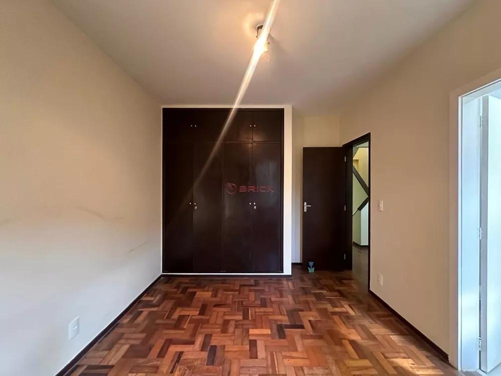 Casa à venda com 4 quartos, 227m² - Foto 11