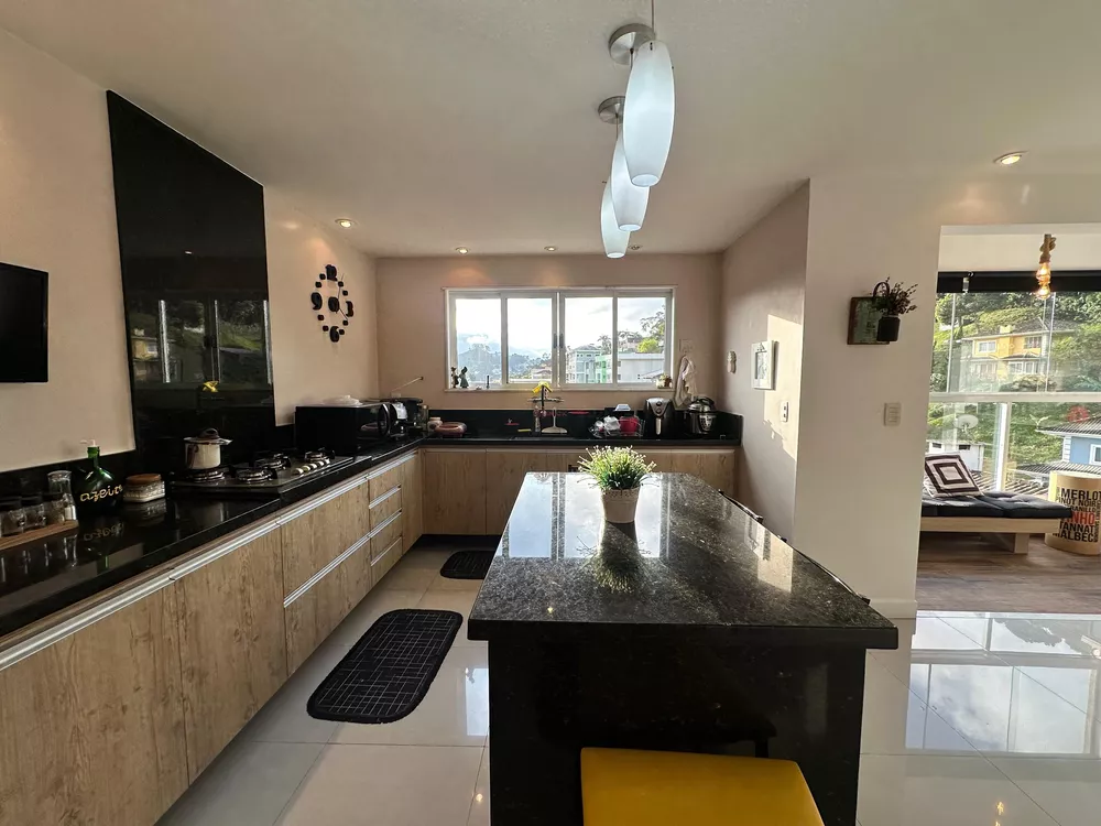 Casa à venda com 4 quartos, 325m² - Foto 7