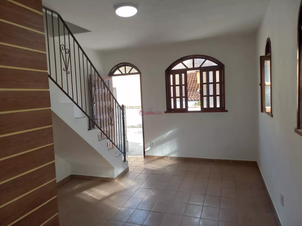 Casa à venda com 2 quartos, 60m² - Foto 2