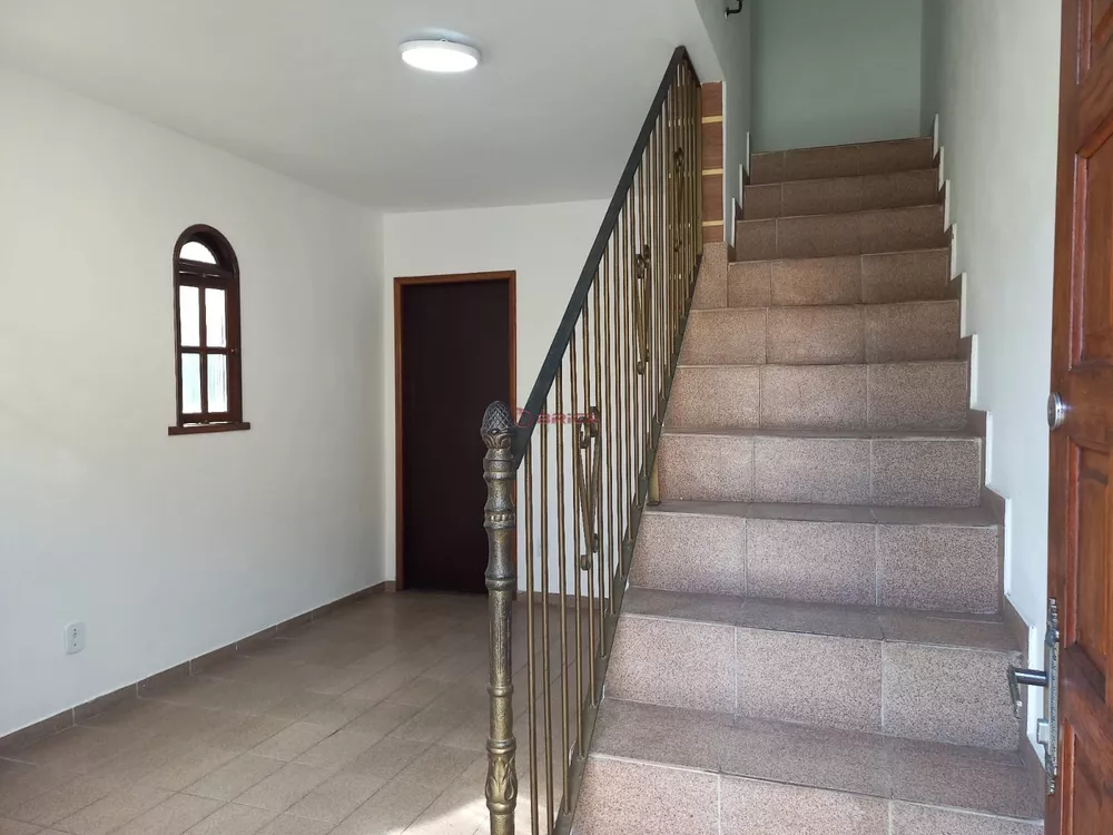 Casa à venda com 2 quartos, 60m² - Foto 3