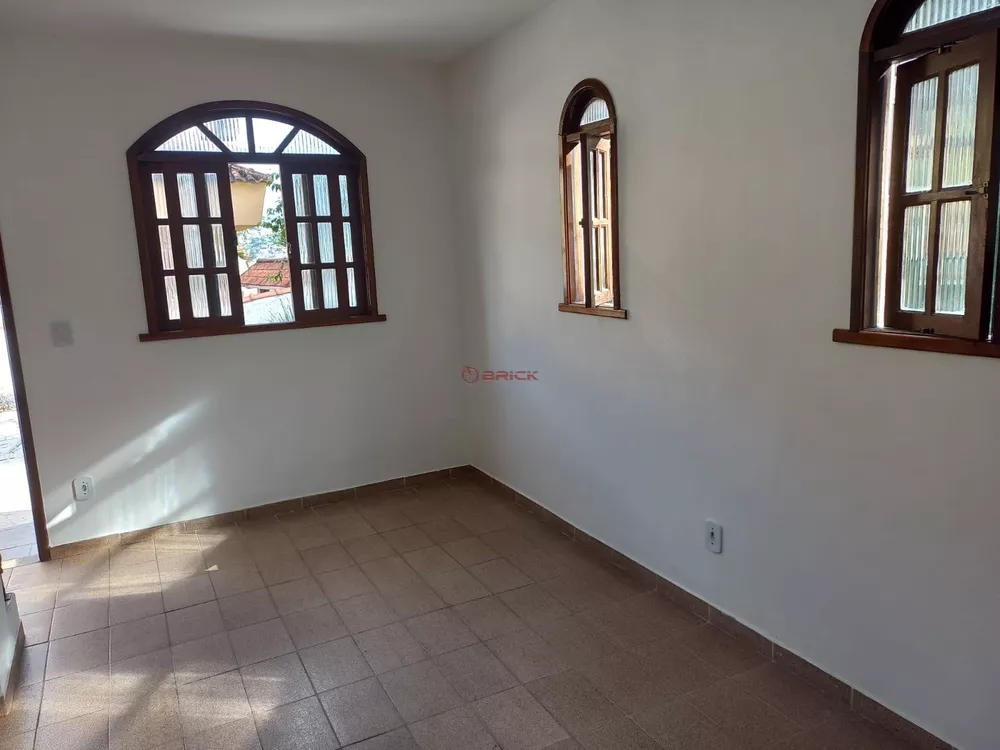 Casa à venda com 2 quartos, 60m² - Foto 4