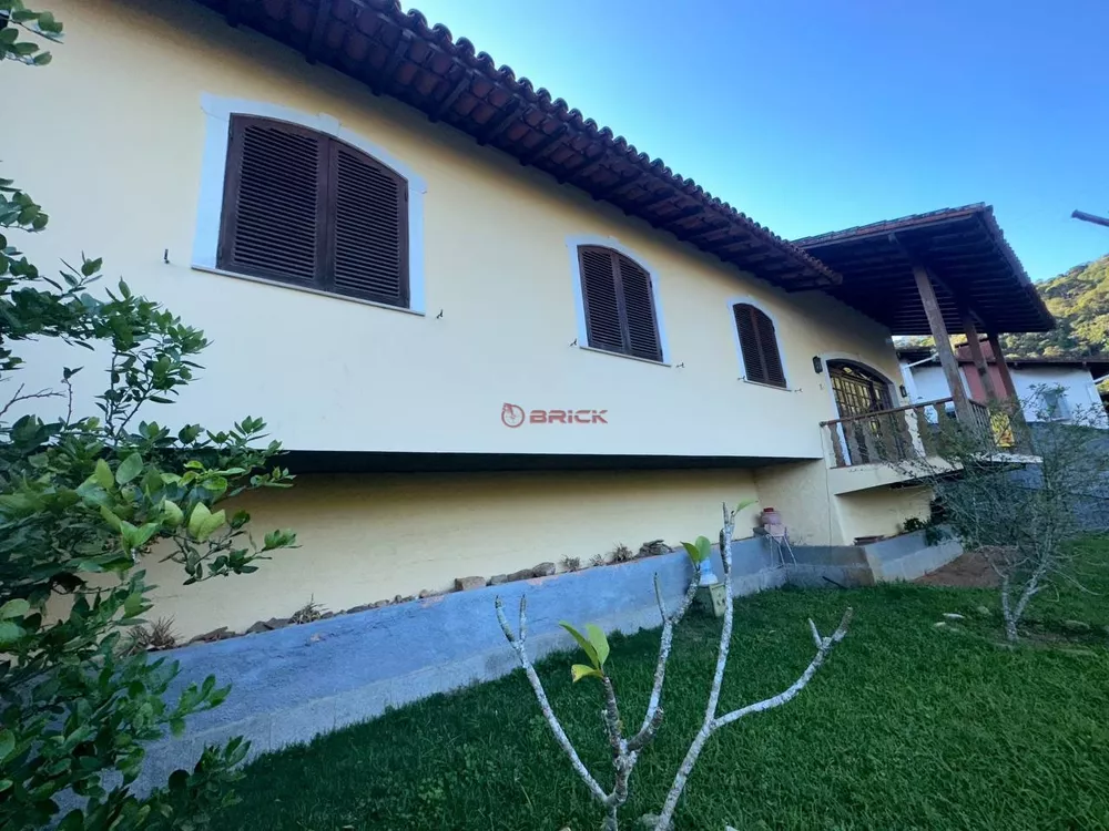 Casa à venda com 3 quartos, 144m² - Foto 1