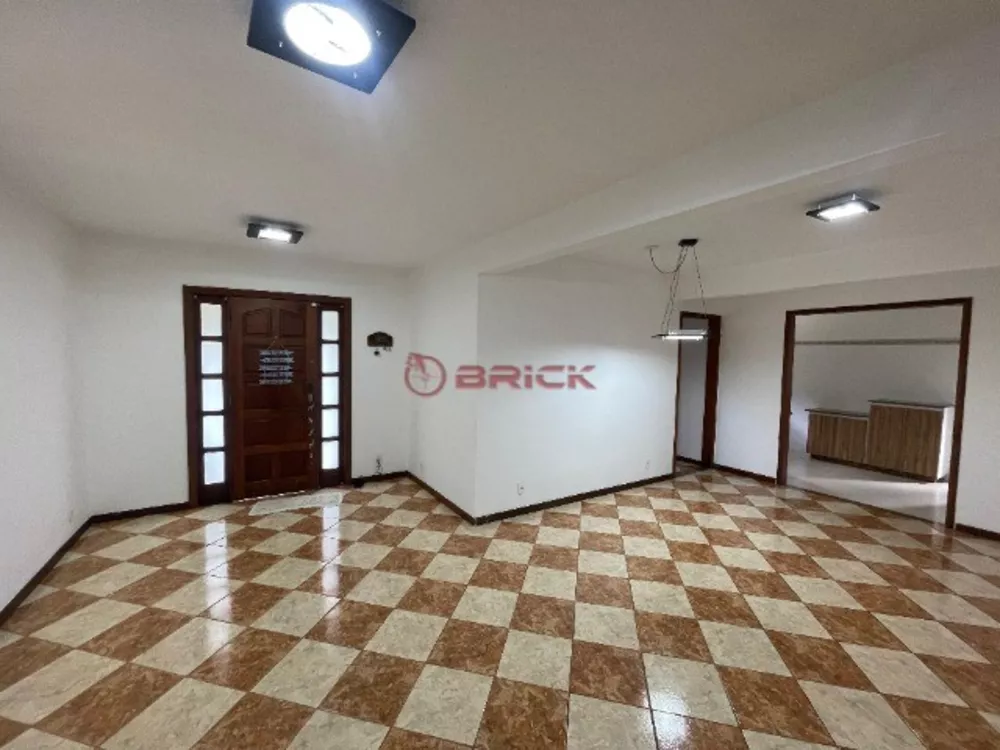 Casa à venda com 3 quartos, 250m² - Foto 3