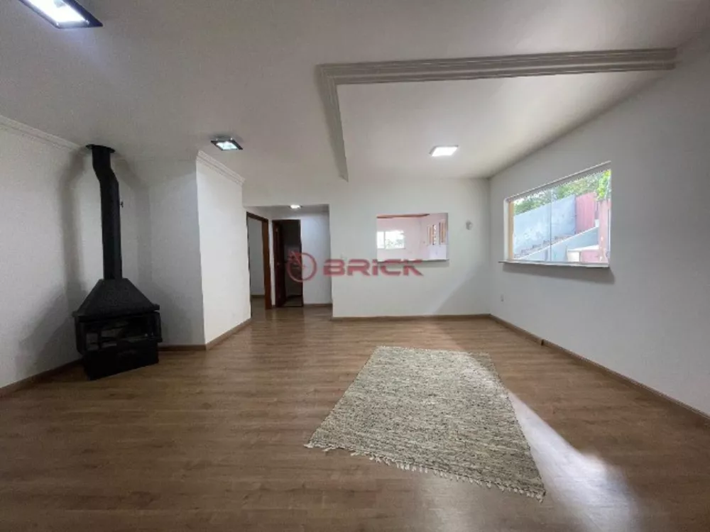 Casa à venda com 3 quartos, 250m² - Foto 1