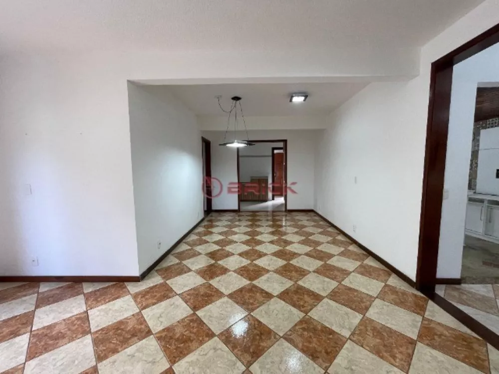 Casa à venda com 3 quartos, 250m² - Foto 2