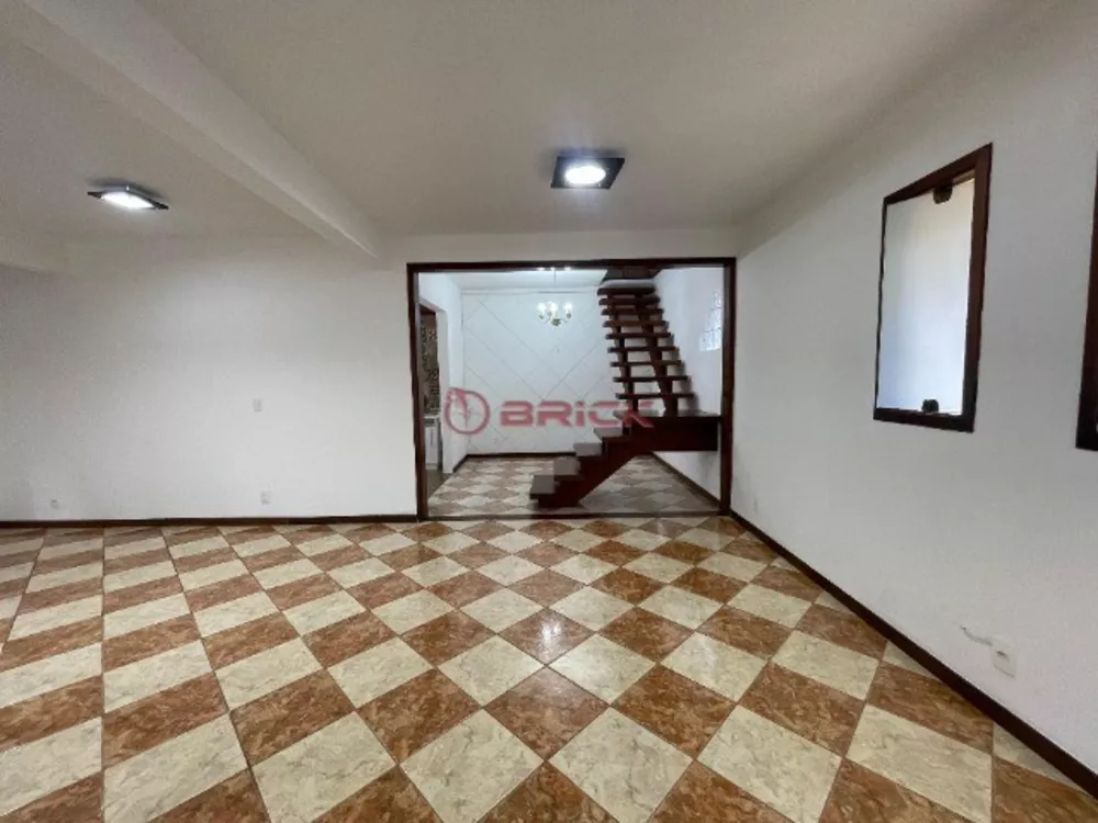 Casa à venda com 3 quartos, 250m² - Foto 4