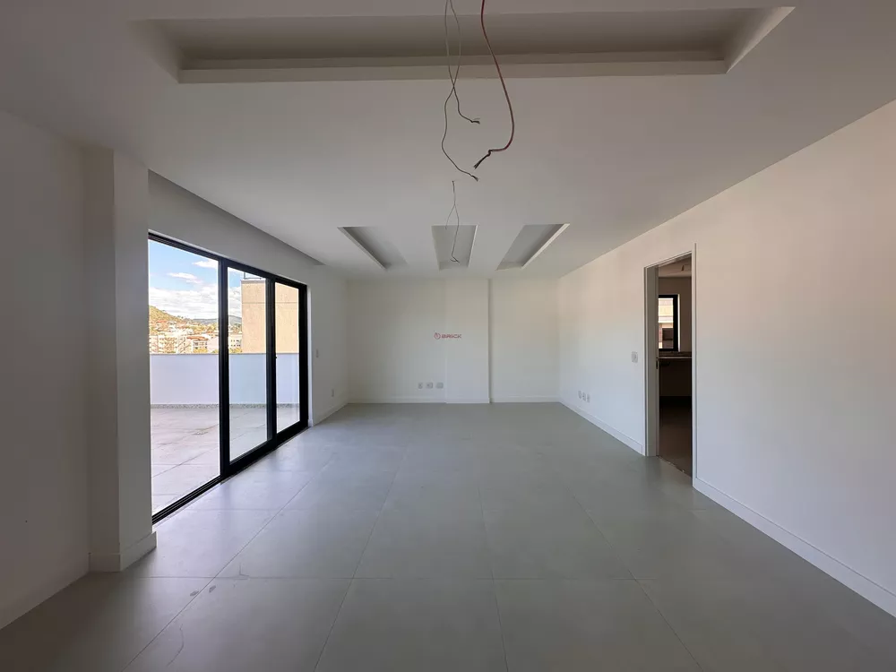 Cobertura à venda com 3 quartos, 205m² - Foto 2