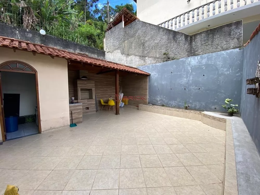 Casa à venda com 2 quartos, 100m² - Foto 1