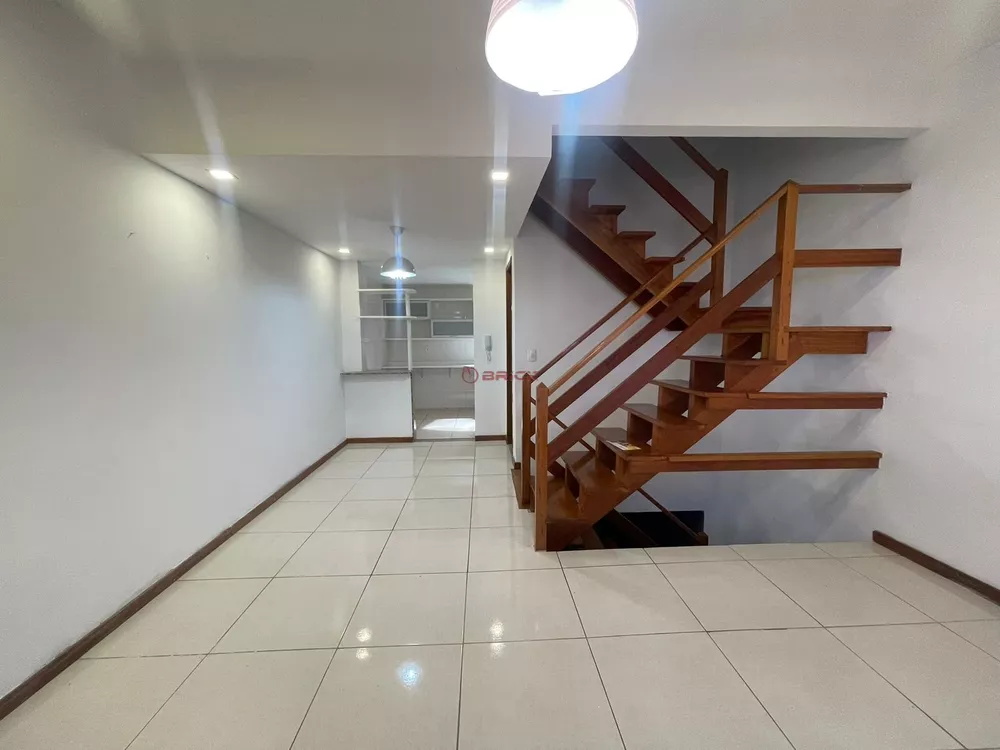 Casa à venda com 3 quartos, 120m² - Foto 2