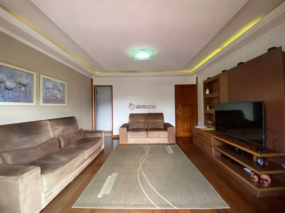 Casa à venda com 3 quartos, 218m² - Foto 4