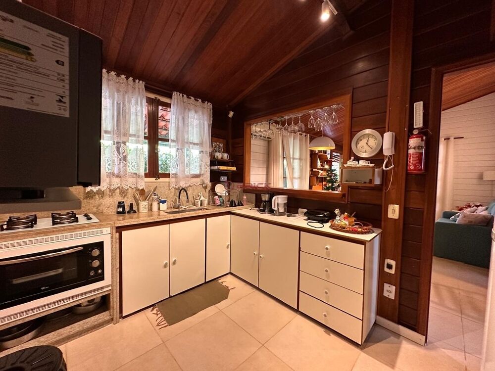 Casa à venda com 2 quartos, 85m² - Foto 1