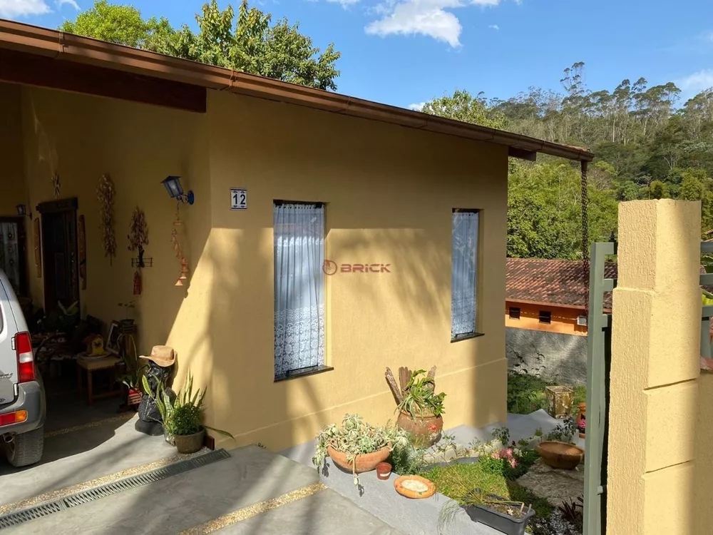 Casa à venda com 2 quartos, 90m² - Foto 2