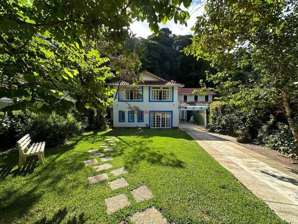 Casa à venda com 5 quartos, 320m² - Foto 1