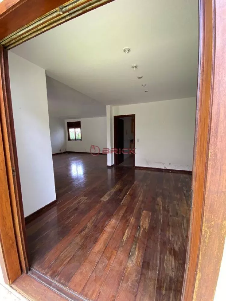 Casa à venda com 5 quartos, 212m² - Foto 4