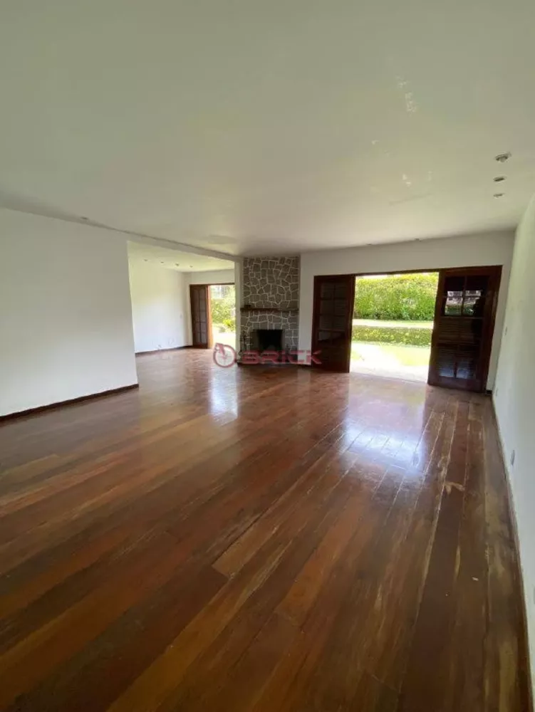 Casa à venda com 5 quartos, 212m² - Foto 3