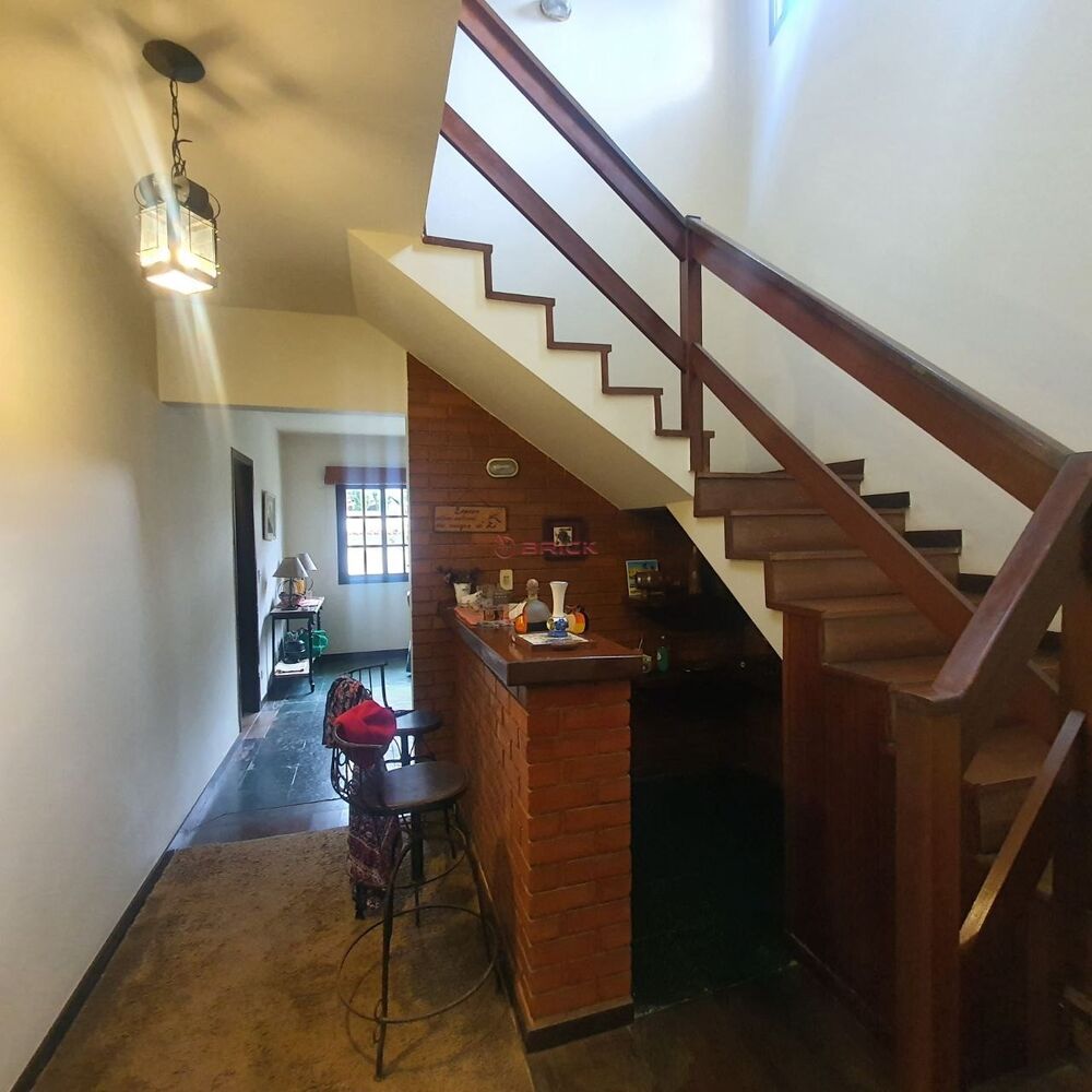 Casa à venda com 3 quartos, 239m² - Foto 2