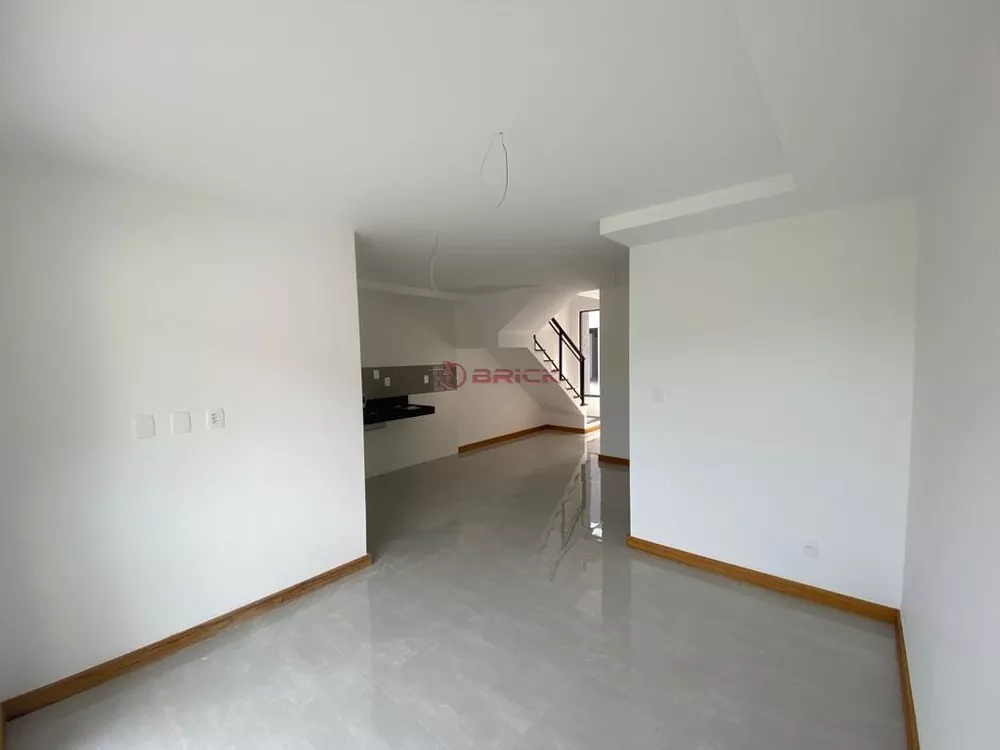 Casa à venda com 3 quartos, 105m² - Foto 3