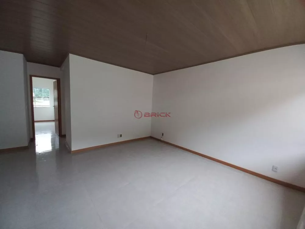 Casa à venda com 2 quartos, 64m² - Foto 2