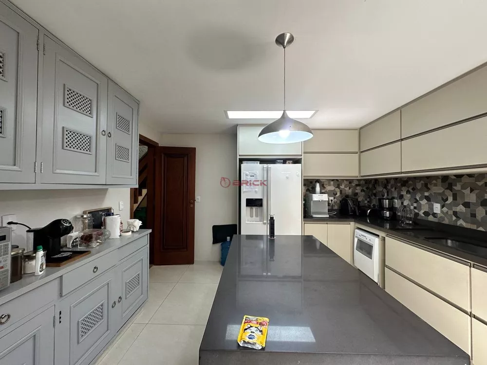 Casa à venda com 5 quartos, 318m² - Foto 15