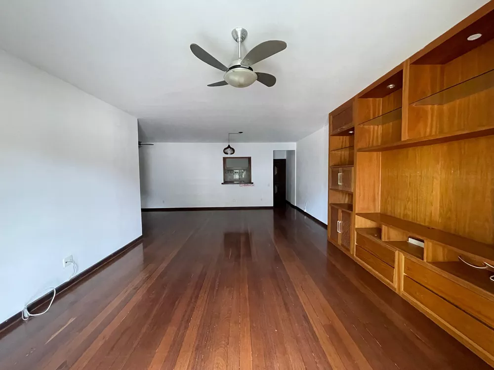 Apartamento à venda com 3 quartos, 130m² - Foto 2