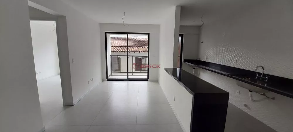 Apartamento à venda com 2 quartos, 70m² - Foto 1