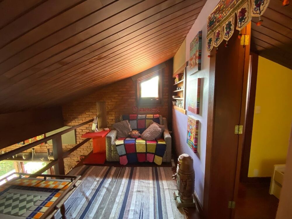Casa à venda com 3 quartos, 118m² - Foto 1