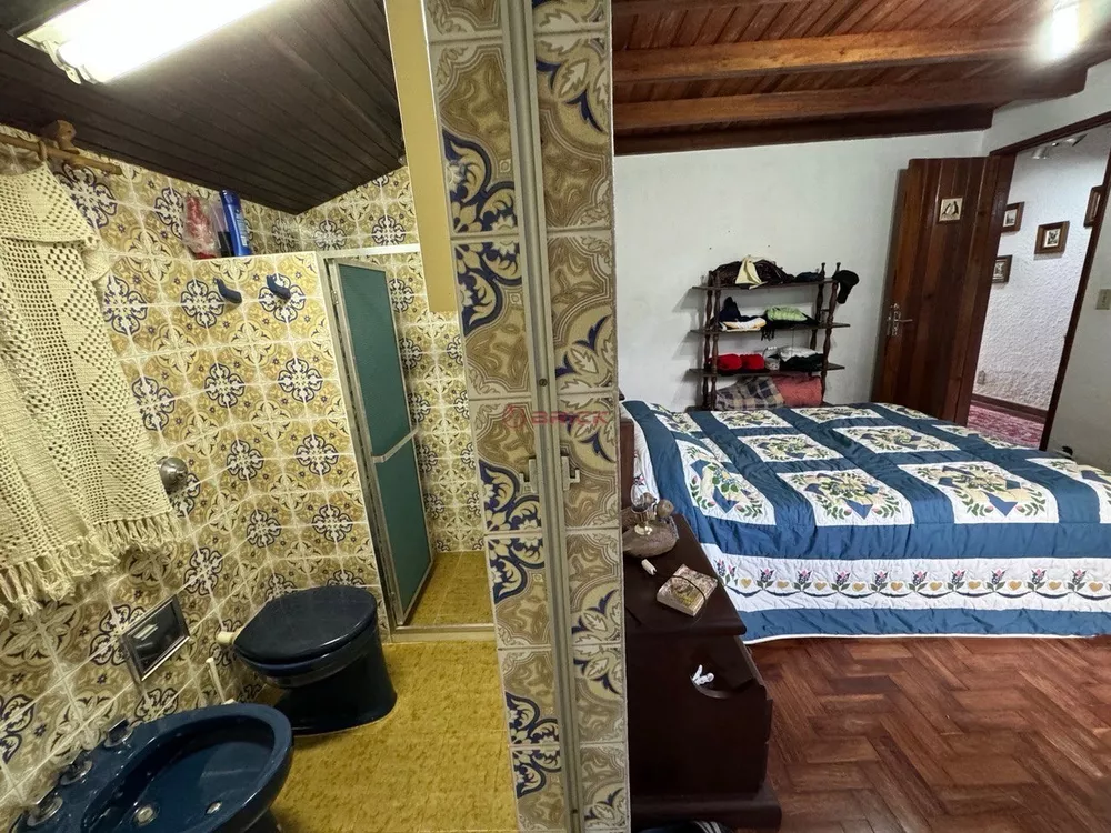 Casa à venda com 5 quartos, 200m² - Foto 4