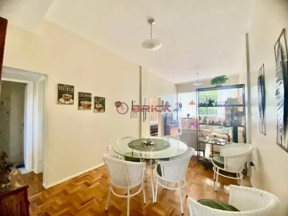 Apartamento à venda com 2 quartos, 67m² - Foto 2