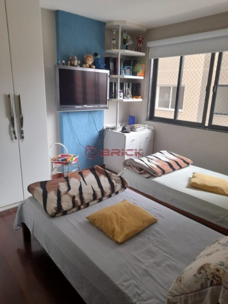 Apartamento à venda com 3 quartos, 140m² - Foto 2
