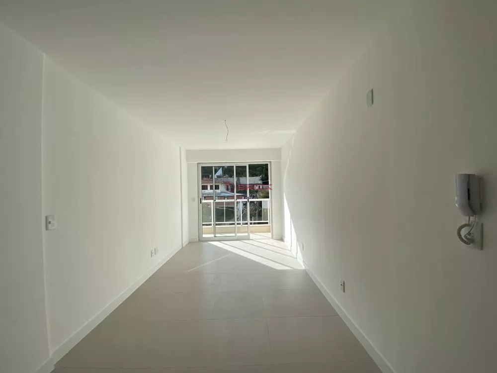 Apartamento à venda com 2 quartos, 68m² - Foto 2