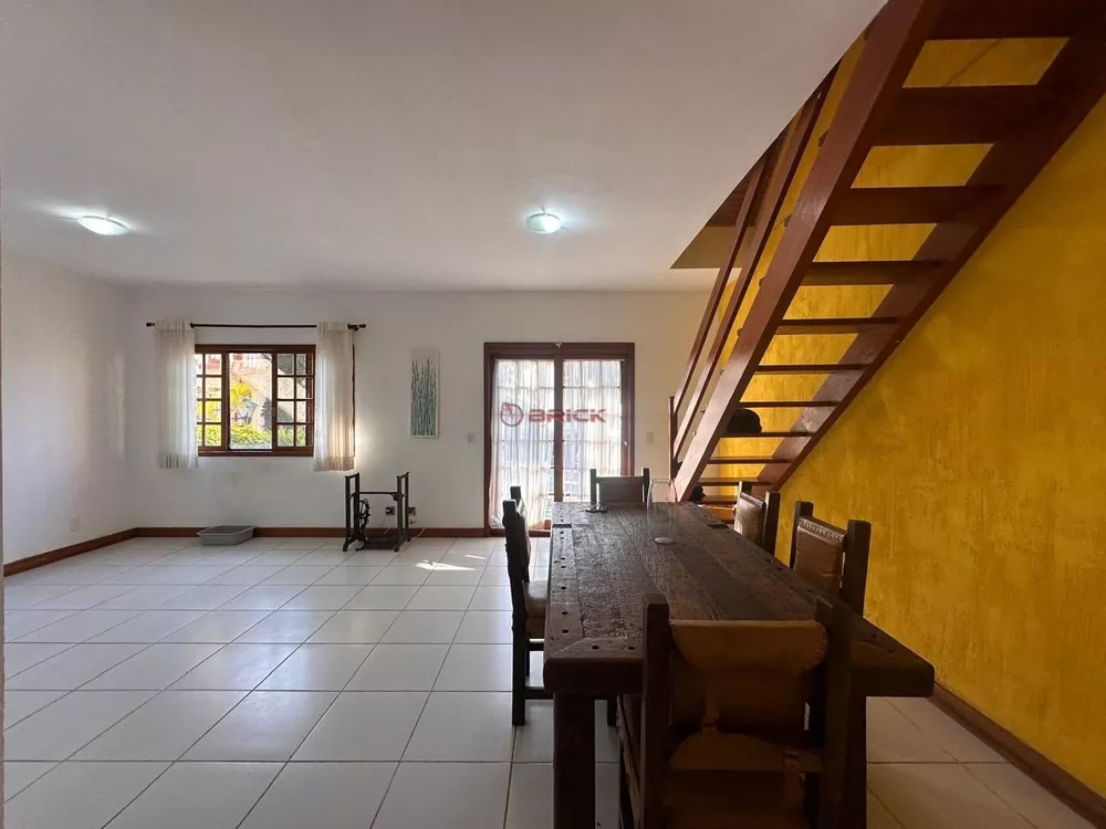 Casa à venda com 4 quartos, 120m² - Foto 1