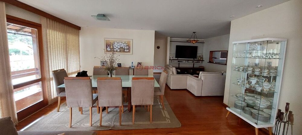 Casa à venda com 4 quartos, 228m² - Foto 1