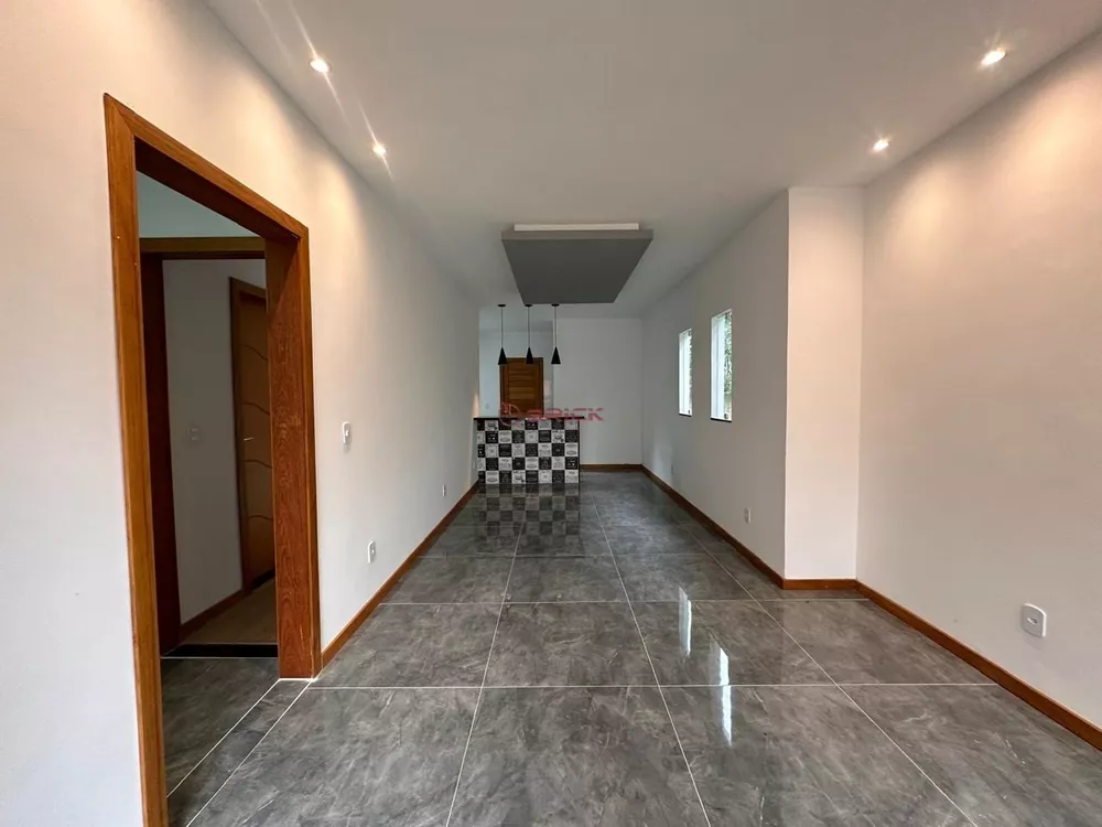 Casa à venda com 3 quartos, 150m² - Foto 3