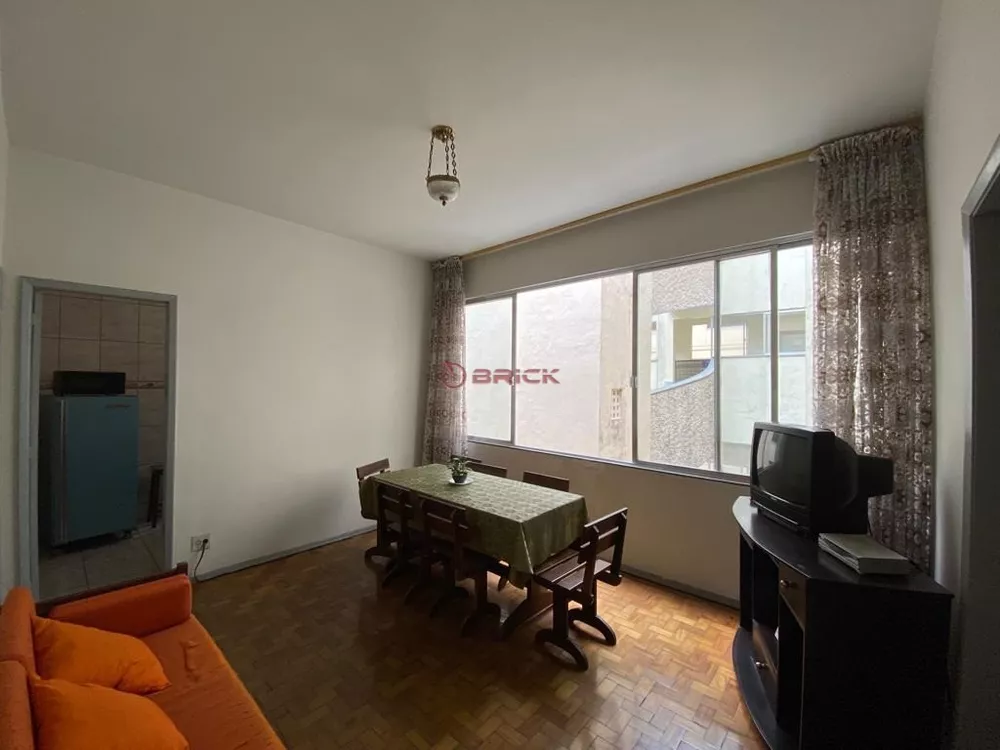 Apartamento à venda com 2 quartos, 63m² - Foto 2