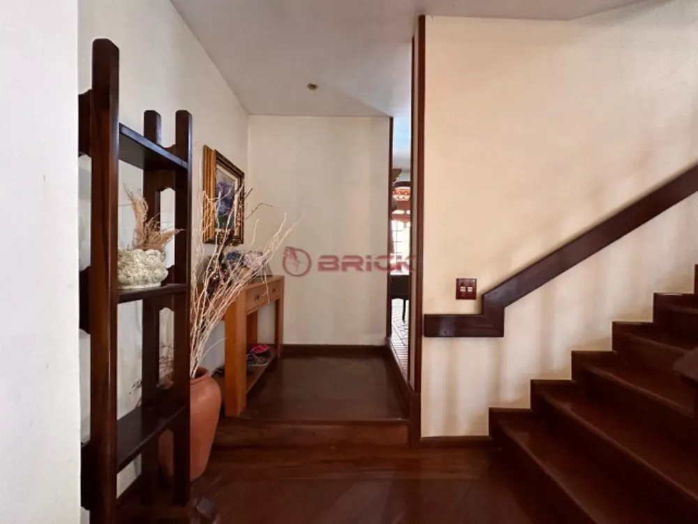 Casa à venda com 4 quartos, 326m² - Foto 11