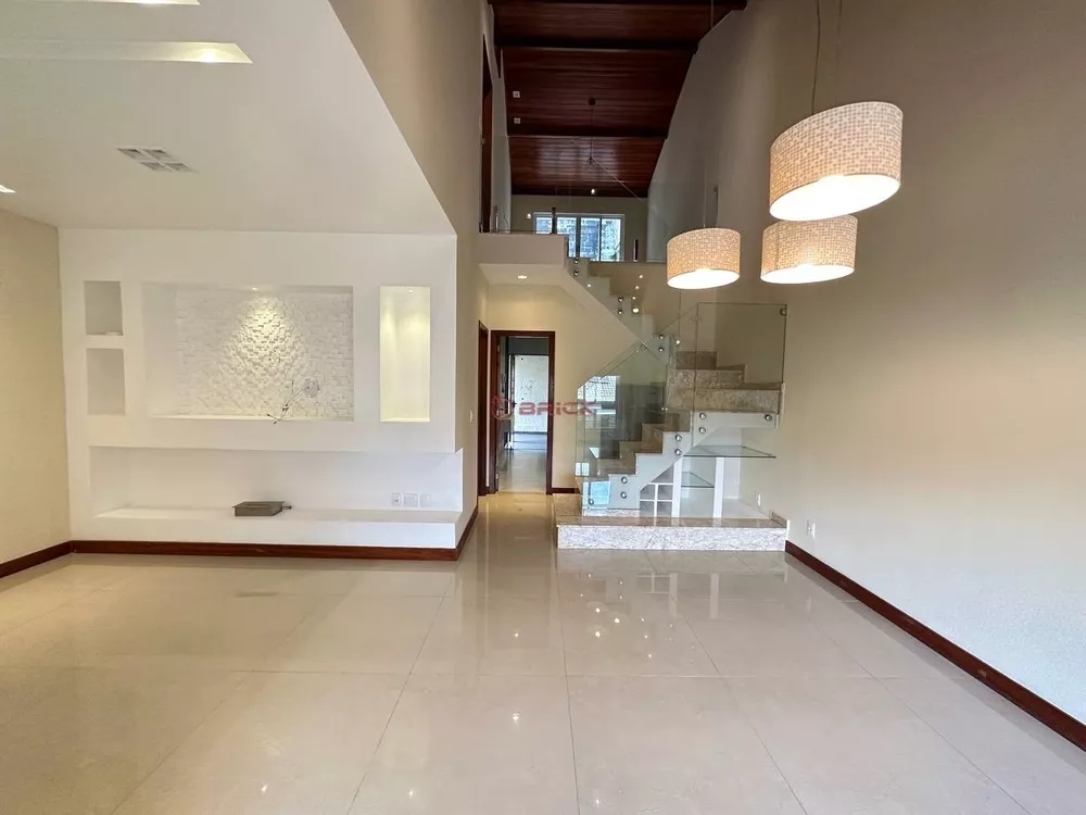 Casa à venda com 3 quartos, 137m² - Foto 1