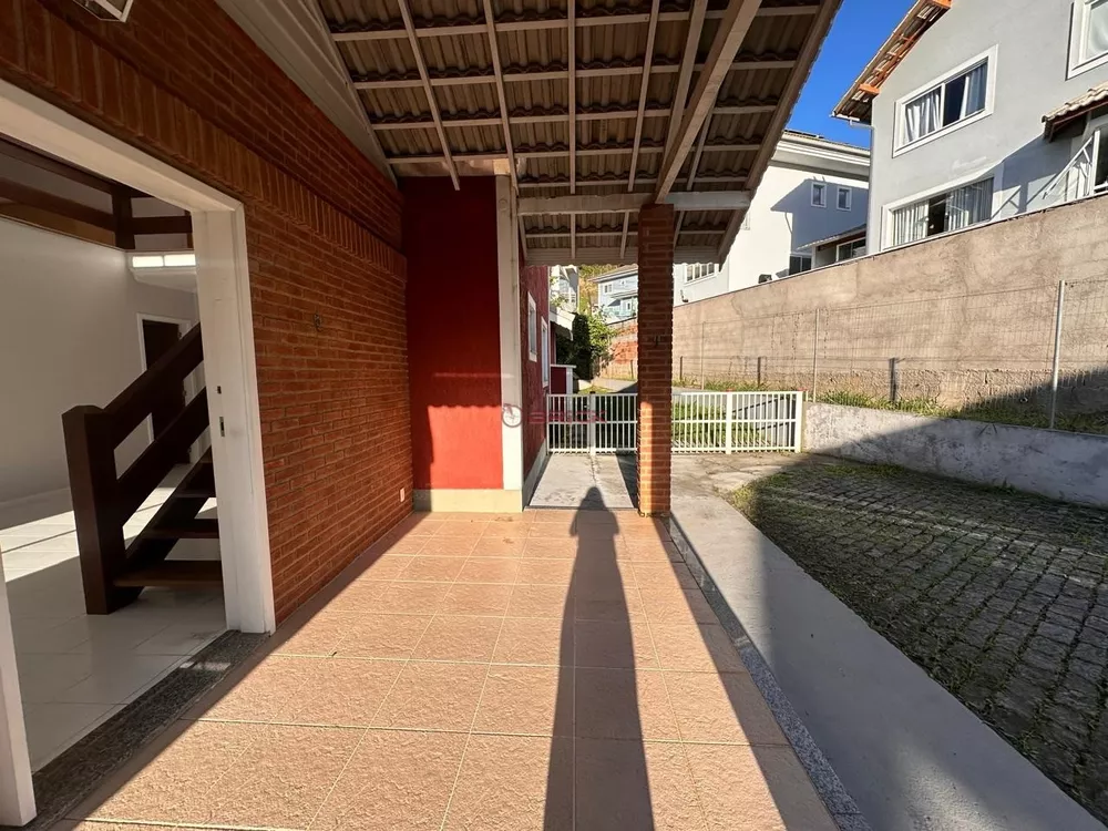 Casa à venda e aluguel com 4 quartos, 232m² - Foto 2