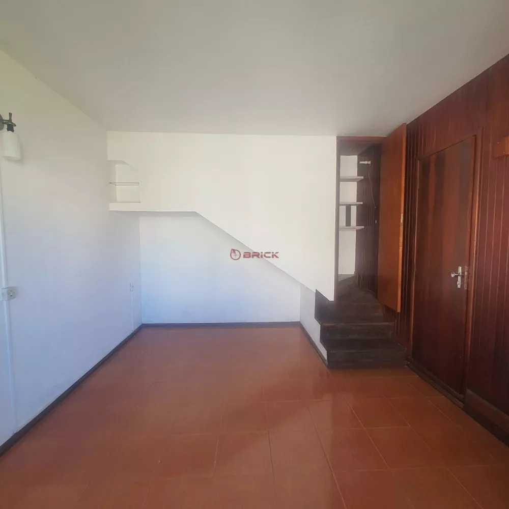 Casa à venda com 5 quartos, 600m² - Foto 2