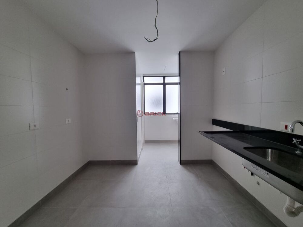 Apartamento à venda com 2 quartos, 75m² - Foto 2