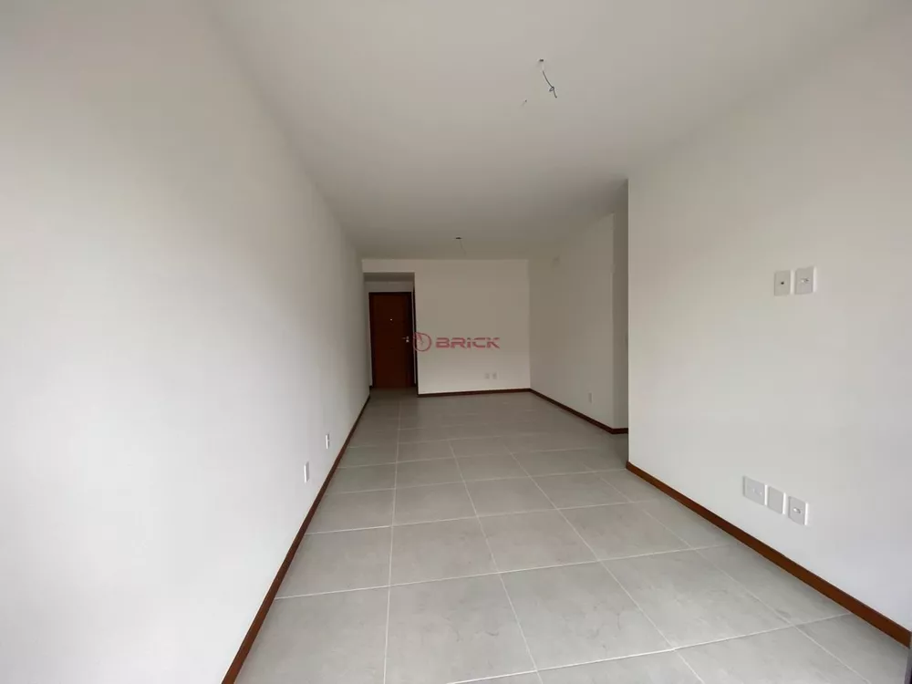 Apartamento à venda com 3 quartos, 100m² - Foto 2