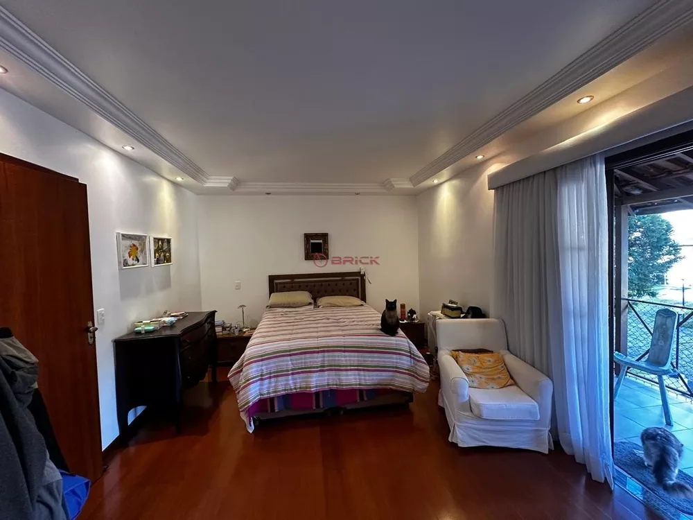 Casa à venda com 4 quartos, 379m² - Foto 8