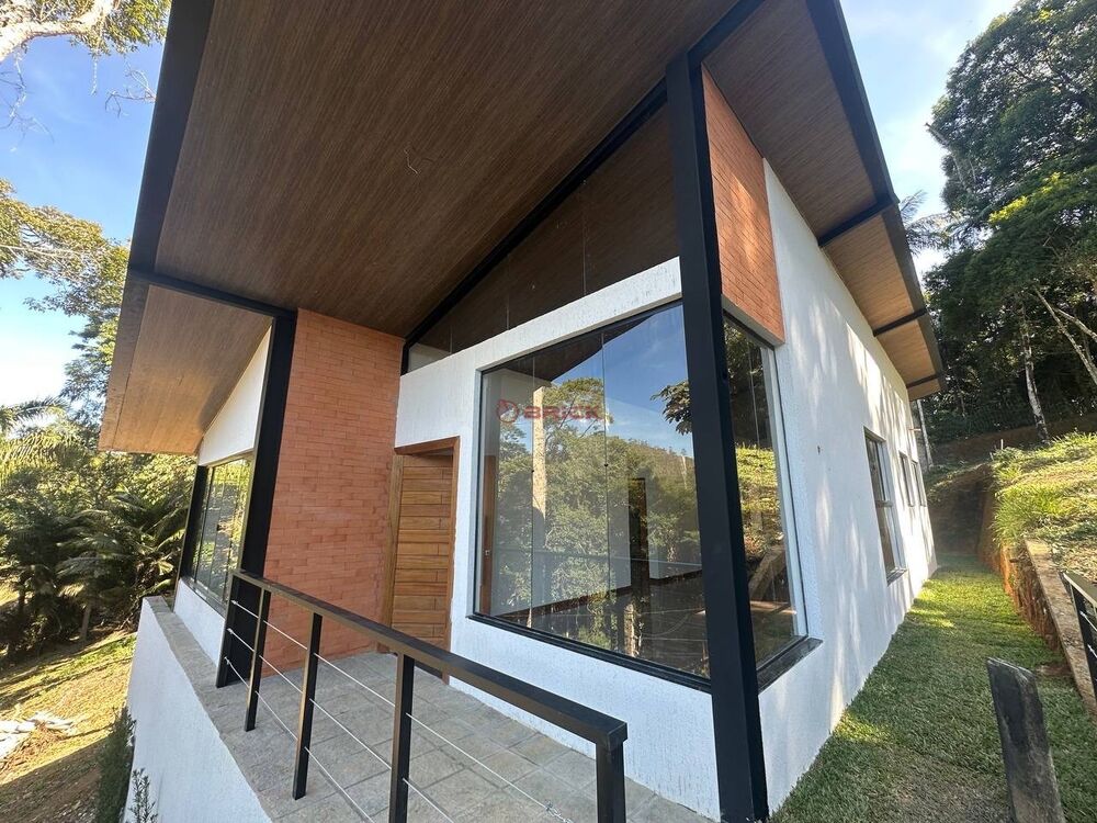 Casa à venda com 3 quartos, 344m² - Foto 1