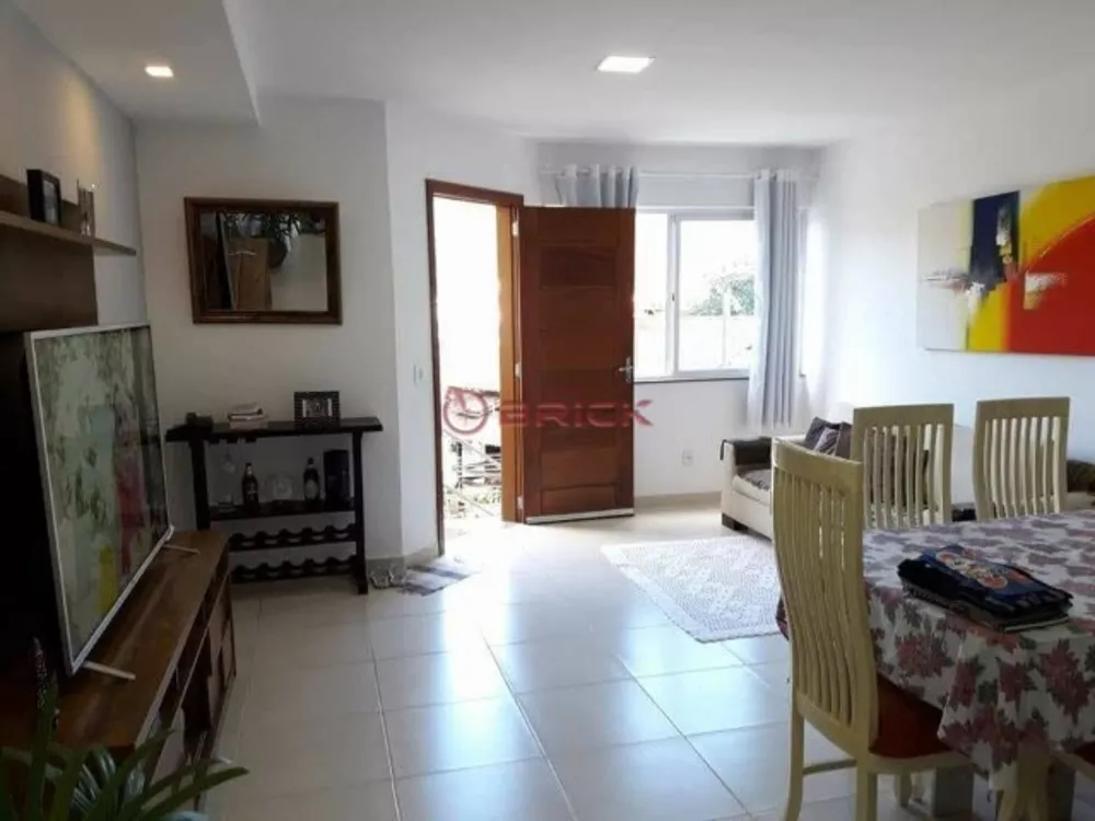 Casa à venda com 3 quartos, 100m² - Foto 1